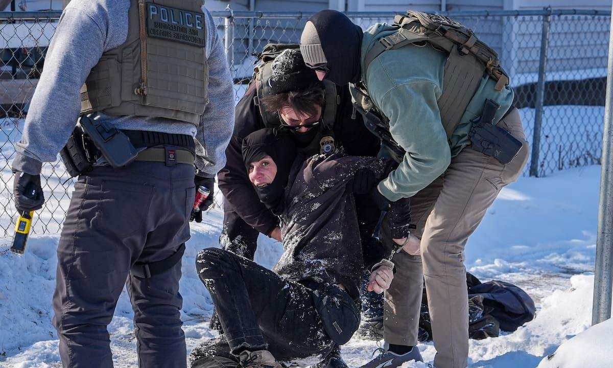 Retiran a abogada del gobierno de operación en Minnesota tras quejarse que "este trabajo apesta"