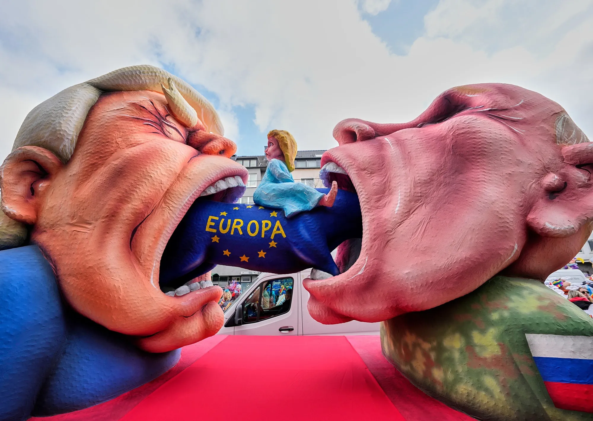 Europa carga contra la decisión de Trump de levantar las sanciones al petróleo ruso: es "preocupante" y "un error"