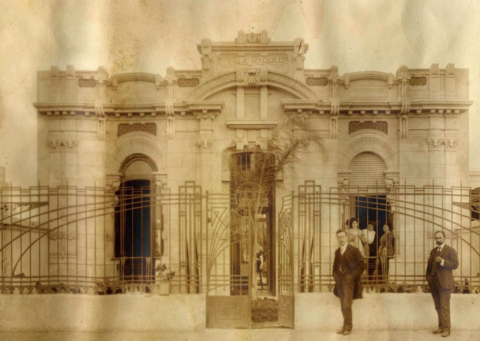 El hallazgo de un baúl reaviva el interés por la obra del arquitecto Virginio Colombo