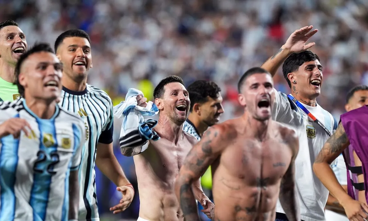 La buena noticia antes de la semifinal del morbo: en una noche opaca del equipo, los goleadores dieron la cara por Messi