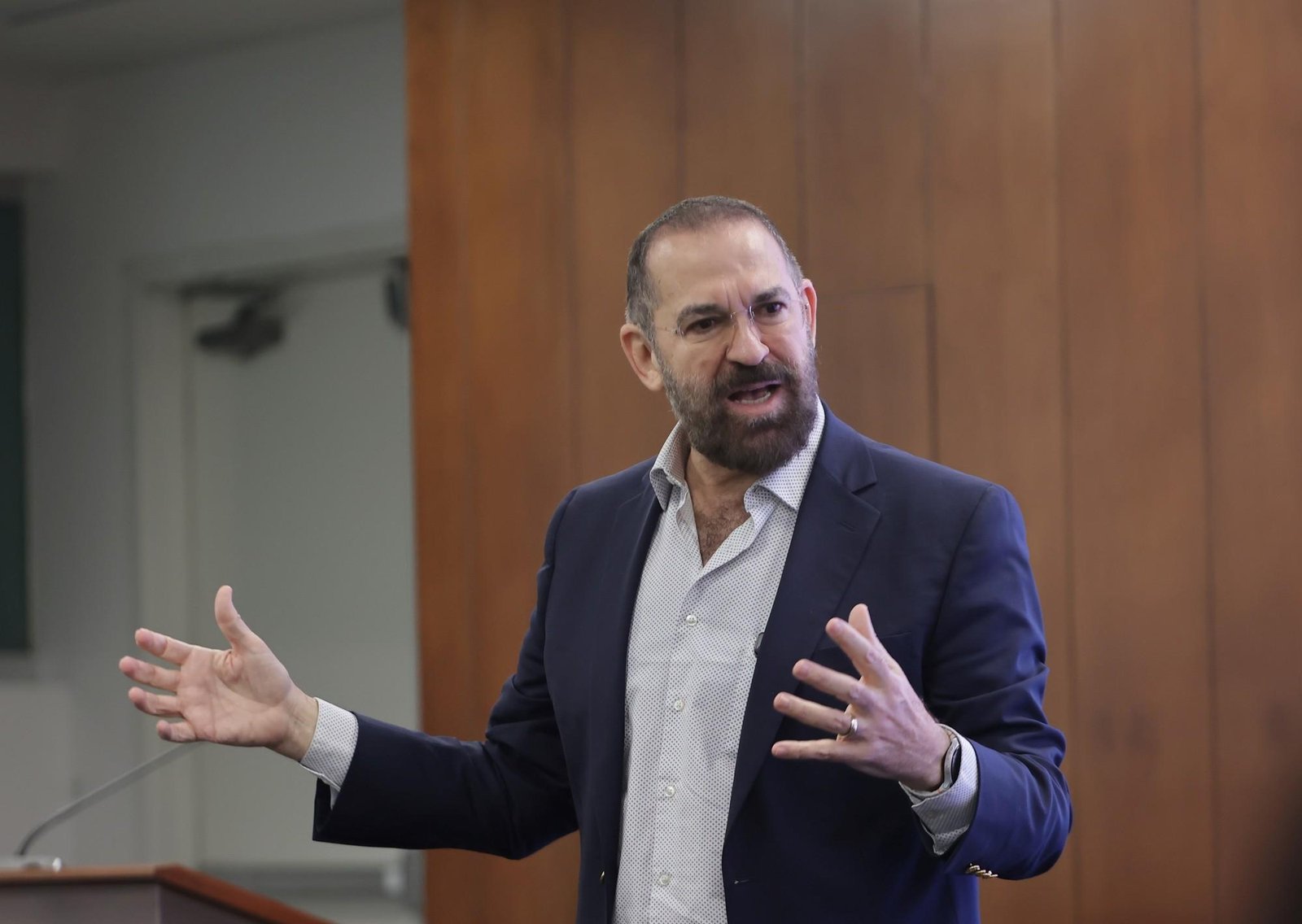 José Escamilla: "Usar la IA para las tareas escolares es como pagar la suscripción al gimnasio y pedirle a alguien que vaya por vos"