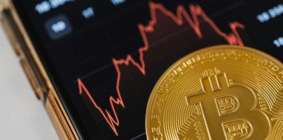 Bitcoin sube hasta u$s69.000 por un alto volumen de liquidaciones en el fin de semana