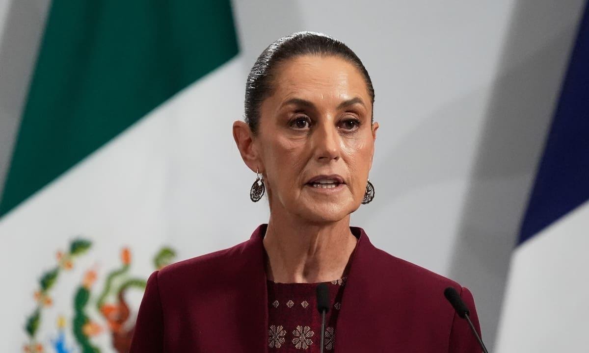 México busca vías para enviar crudo a Cuba; dice que la isla está al día con los pagos