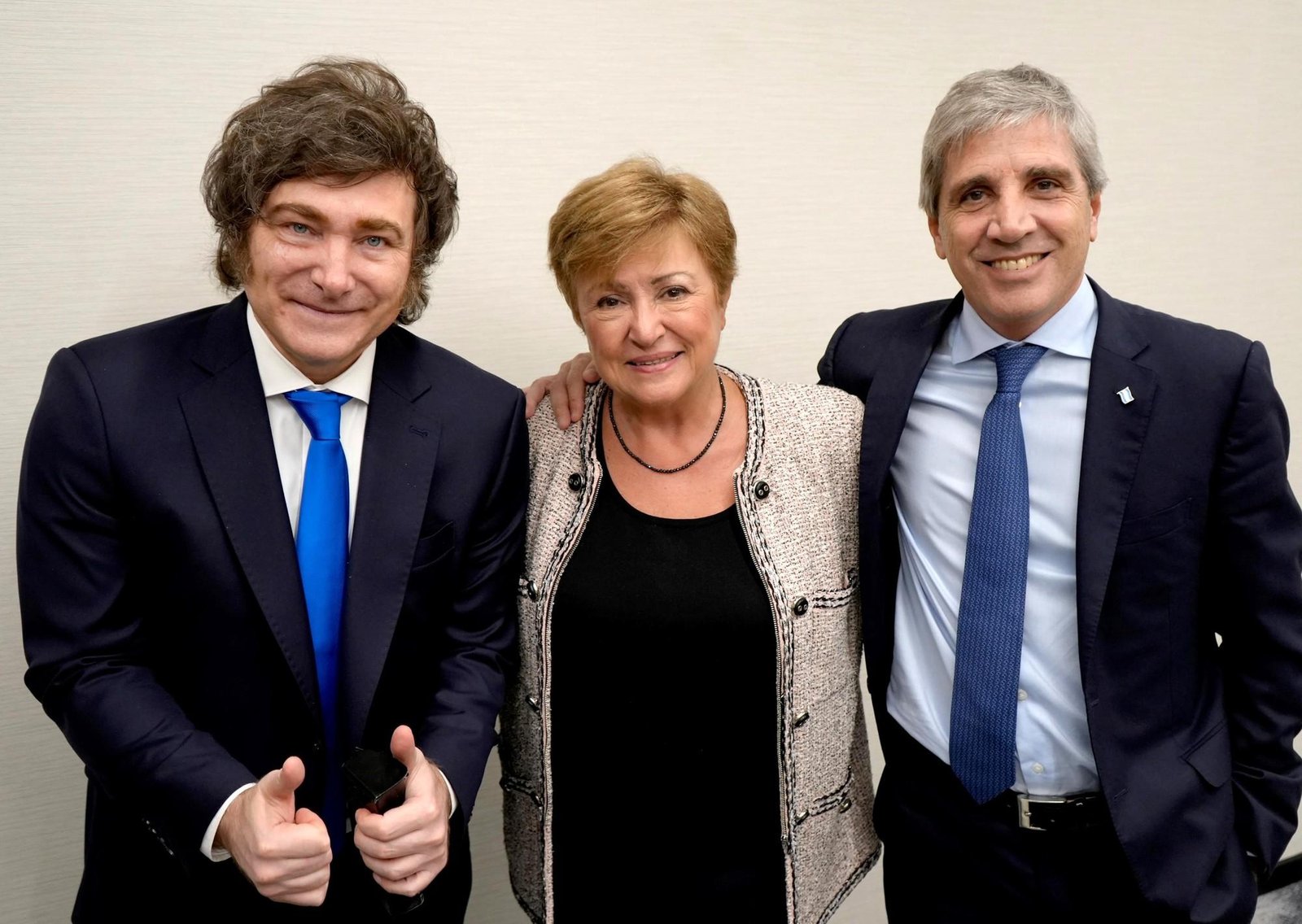 Nueva encuesta y cuatro alertas económicos para el Gobierno: sueldos, consumo, ahorros y deudas