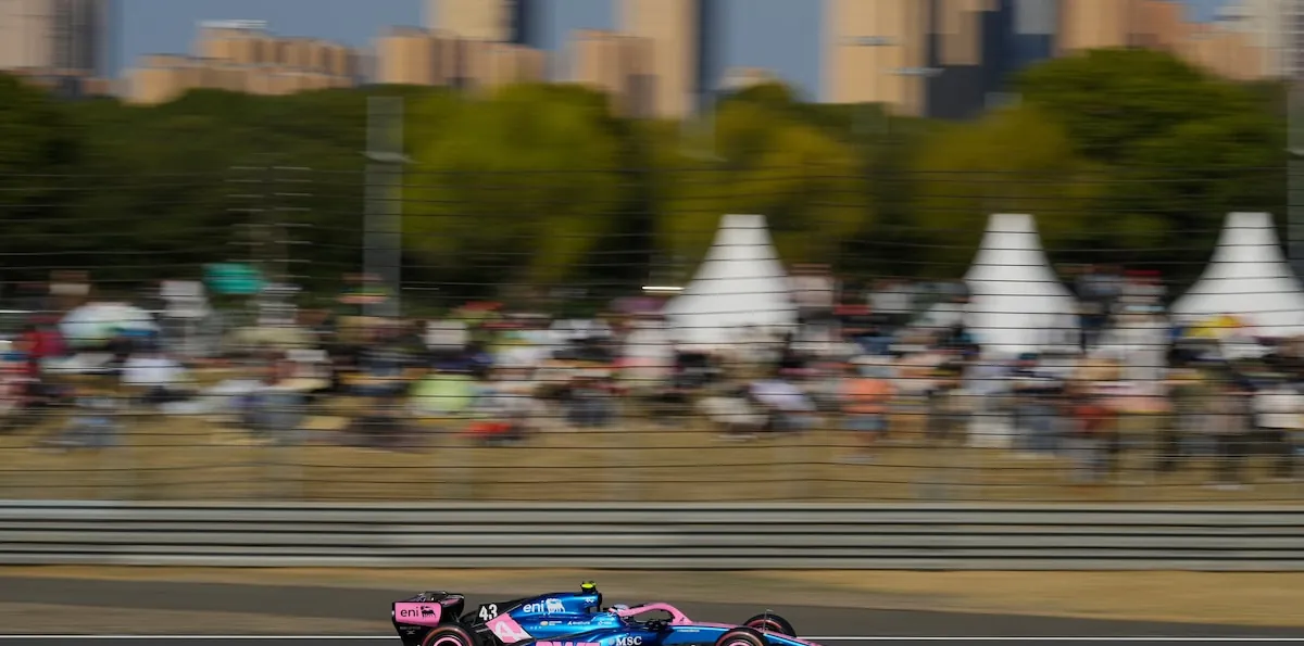 Colapinto, recuperado: de su confusión del viernes al abrazo de Briatore, largará 12º en el Gran Premio de China de Fórmula 1