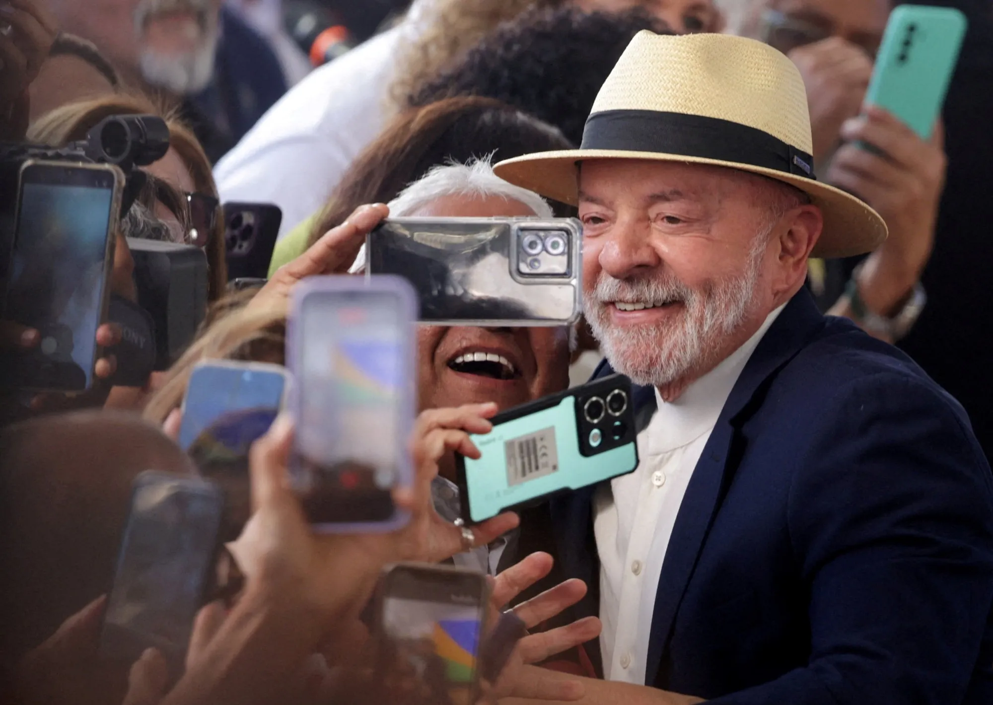 Brasil proclama a sus candidatos a presidente con Lula por delante de Flávio Bolsonaro en los sondeos