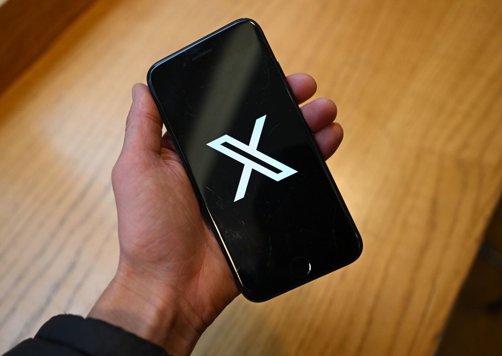 Dios está en todas partes, pero tuitea en Buenos Aires