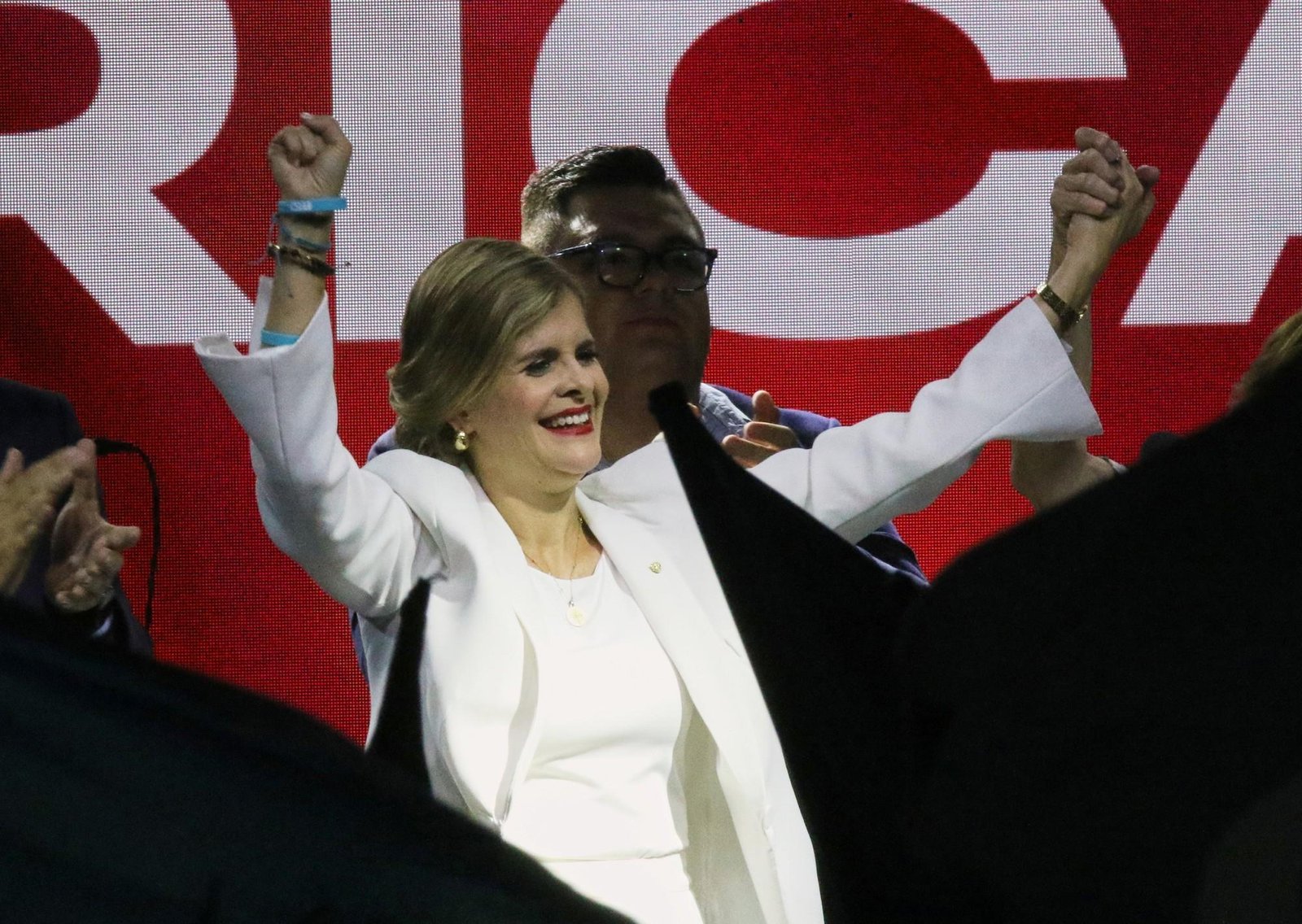 Quién es Laura Fernández, la Bukele de Costa Rica que arrasó en las elecciones y será la próxima presidenta