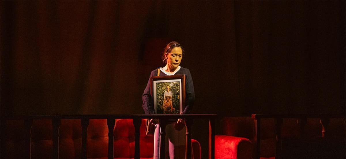 Un tribunal, una madre y un general en ‘Mantener el juicio’: dolor, preguntas y encuentros en el Teatro Petra