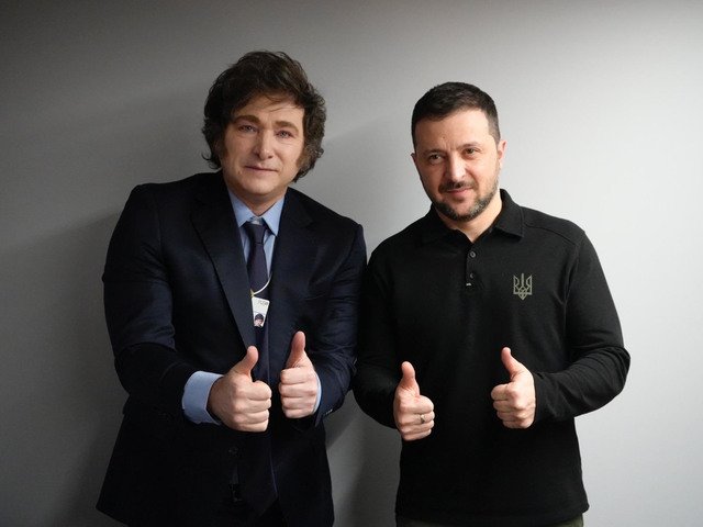 Volodimir Zelenski llamГі a Javier Milei: lo felicitГі por el triunfo en las elecciones legislativas y lo invitГі a Ucrania