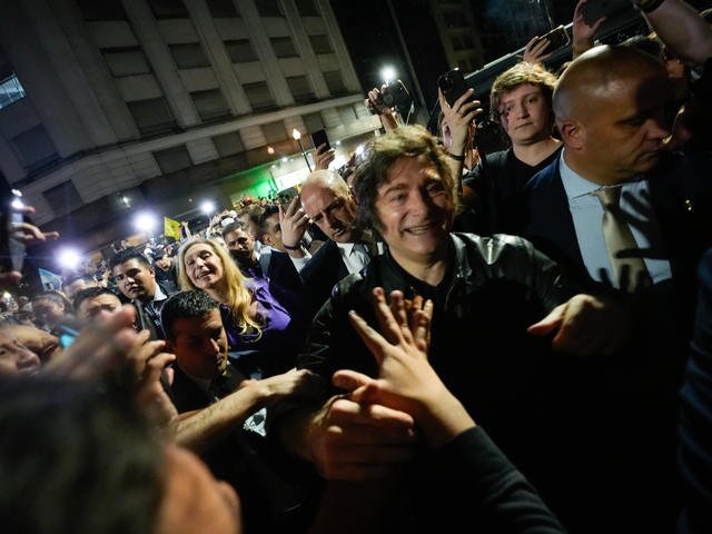 En la victoria, Javier Milei le tendiГі una mano a la oposiciГіn: interna silenciada en la intimidad del bГєnker