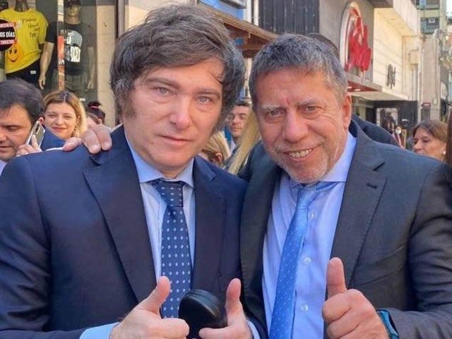 вЂњFarsanteвЂќ, вЂњfacinerosoвЂќ y "mentiroso": Javier Milei saliГі al cruce de Ricardo Bussi por los afiches con su foto en TucumГЎn