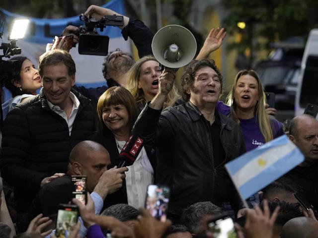 Milei retomГі la campaГ±a, planteГі que se estГЎ en un momento bisagra y hablГі de вЂњla barbarie comunista de los KirchnerвЂќ