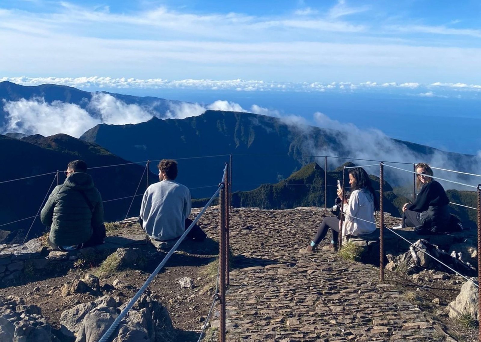 Cómo viajar y cuidar el destino: el innovador proyecto de tres jóvenes argentinos y un brasileño que llegó a Europa