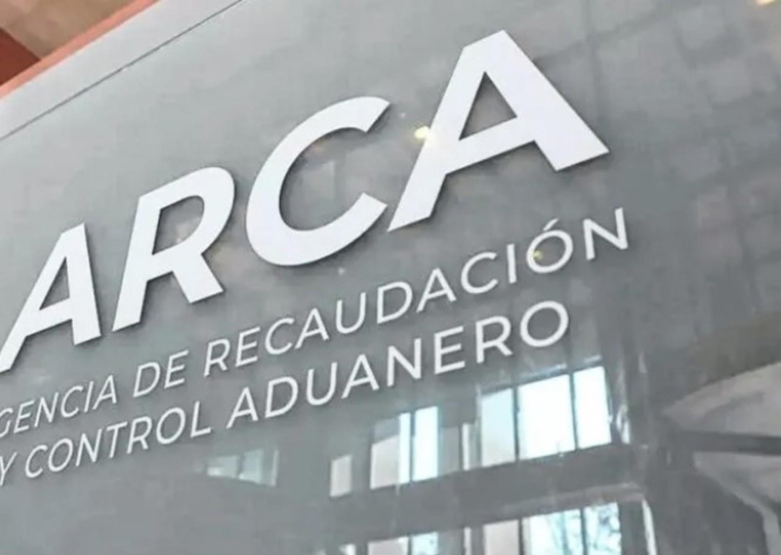 Cayó la recaudación tributaria en enero por la baja de retenciones e impuestos