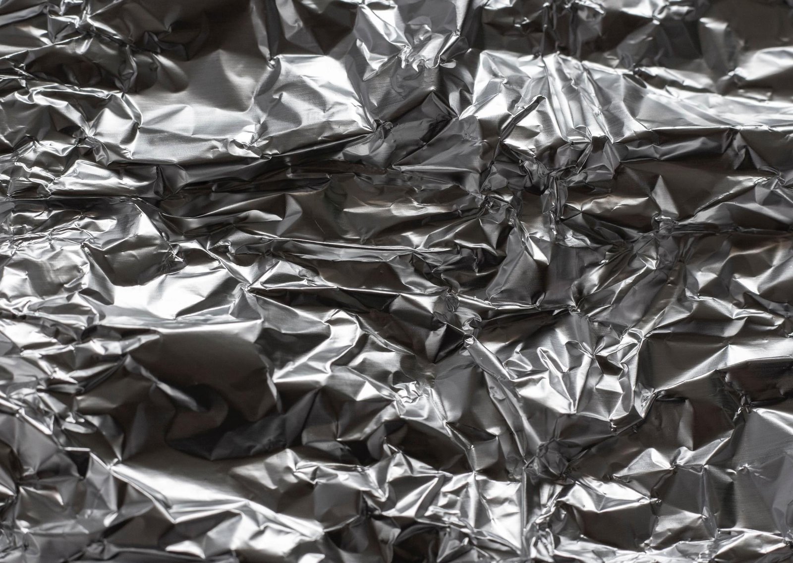 Poner papel aluminio en las macetas: para qué sirve y por qué recomiendan hacerlo