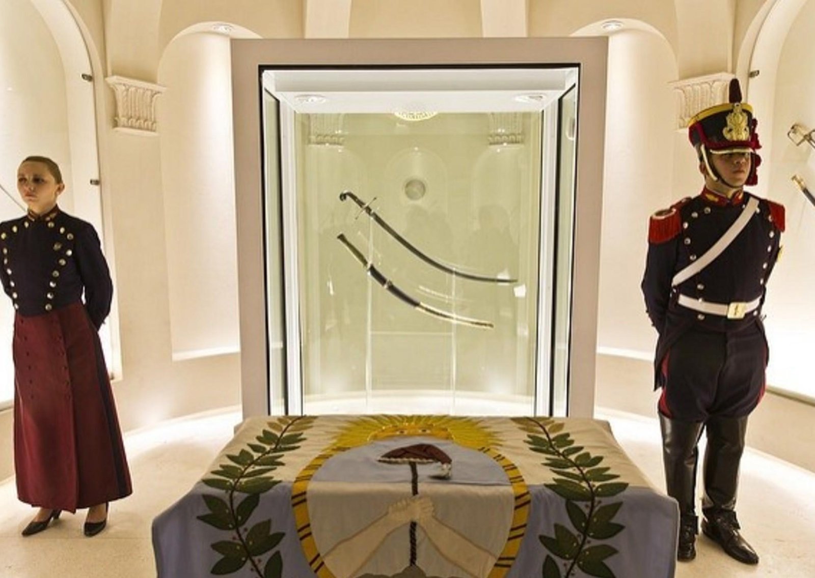 "El sable corvo debe estar en el Museo Histórico Nacional": hablan los herederos de Rosas