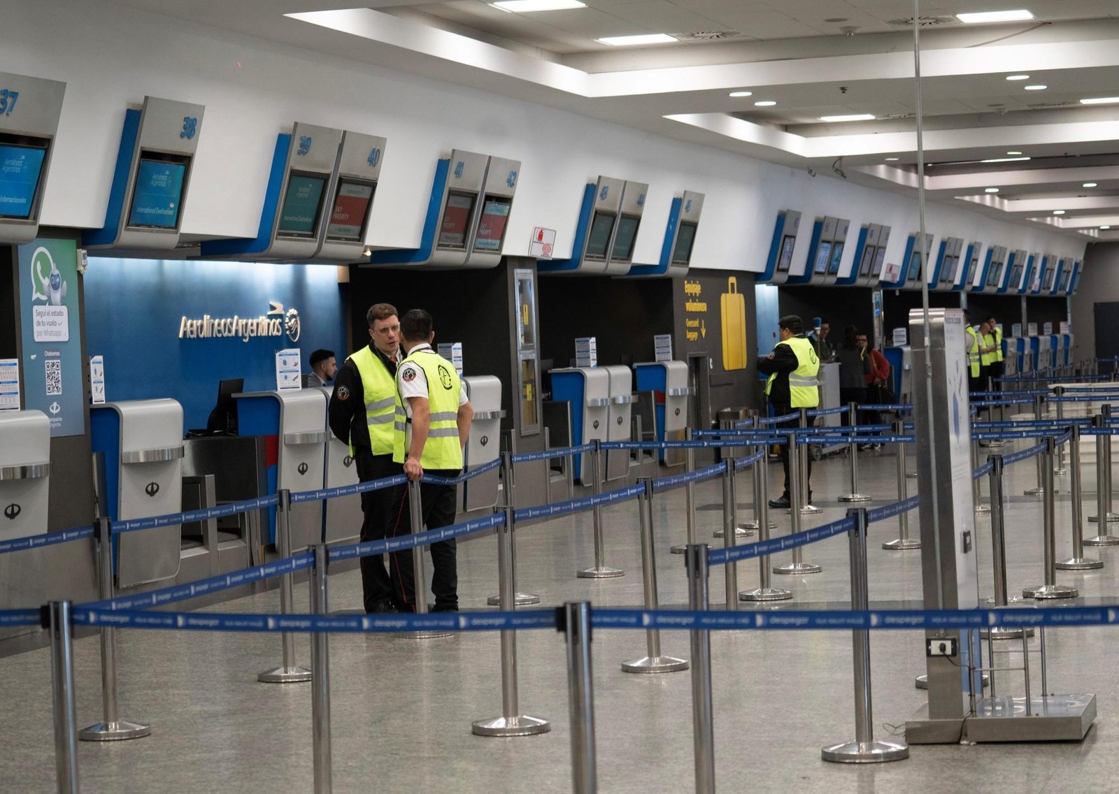 ATE convocó a un paro en los aeropuertos del país para este lunes: podría haber demoras y cancelaciones de vuelos
