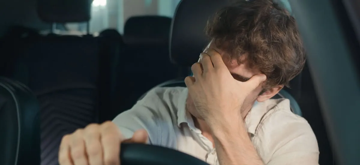 Palo a miles de conductores: el Gobierno prohibirá que todos los coches comprados antes de 2025 circulen por estas carreteras