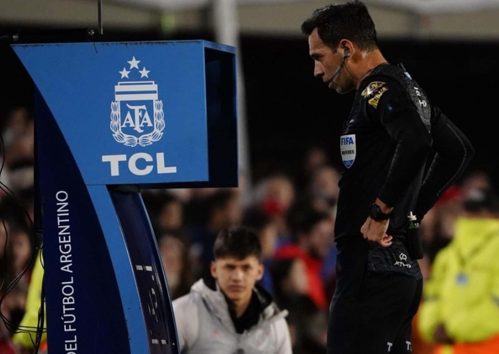 El VAR, otra vez en el centro de las polémicas: las revisiones que se omiten y las hormigas que se encuentran en el Torneo Apertura