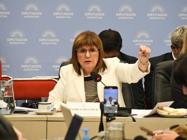 Patricia Bullrich se juntГі con los radicales en medio de la pelea por Villaverde y la presiГіn de los K