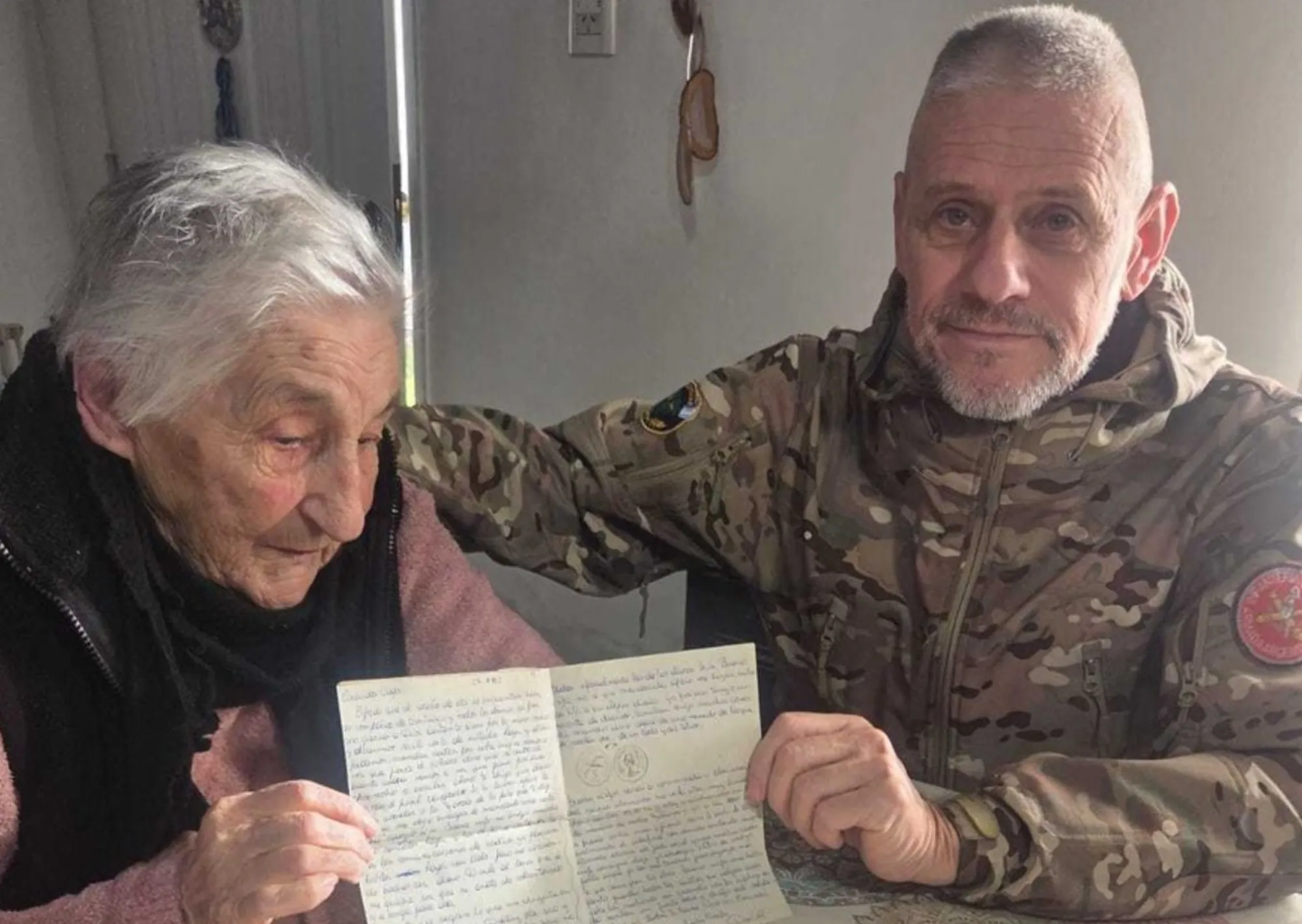 El veterano de Malvinas recuperó la carta que le robaron hace 42 años y sorprendió a su mamá: "Tranquila, abuela Tita"
