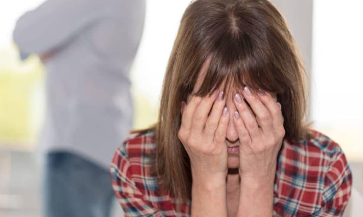 Cuidado con el “mogging”: la tendencia viral en 2026 que nació en foros tóxicos y genera confusión entre los padres