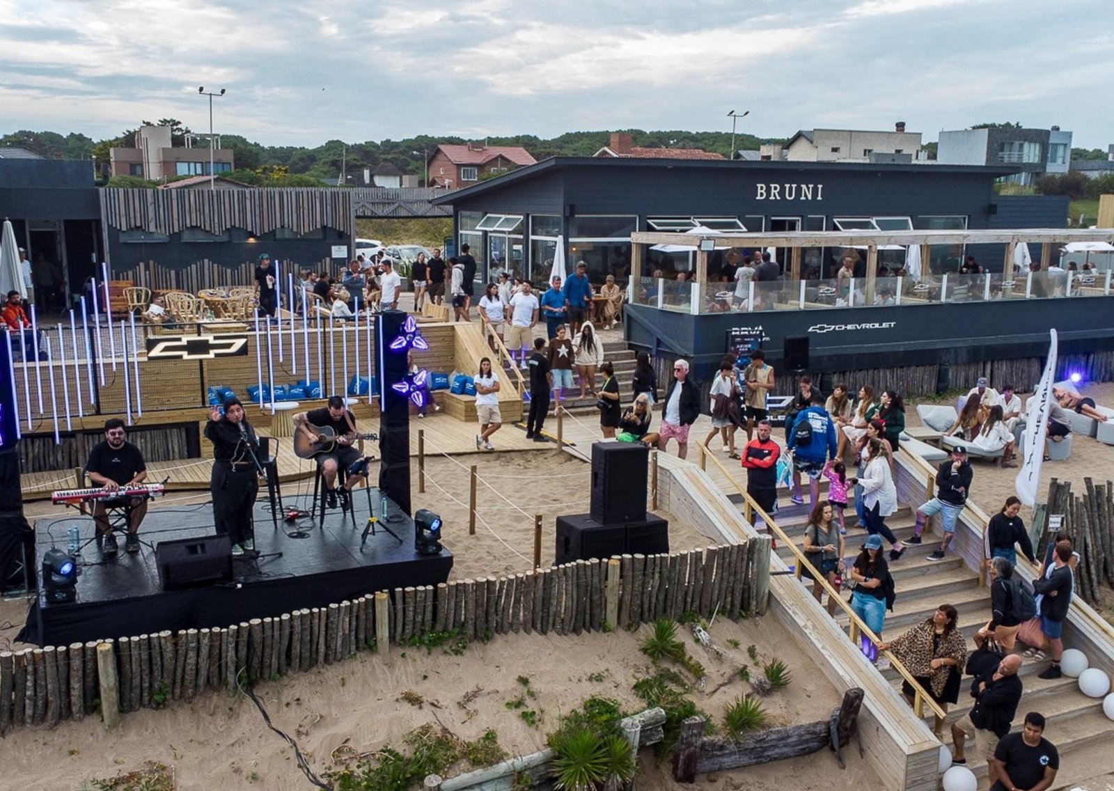 Un nuevo SUV, pruebas de manejo y el mejor sunset en la playa: así es el verano de Chevrolet en la Costa