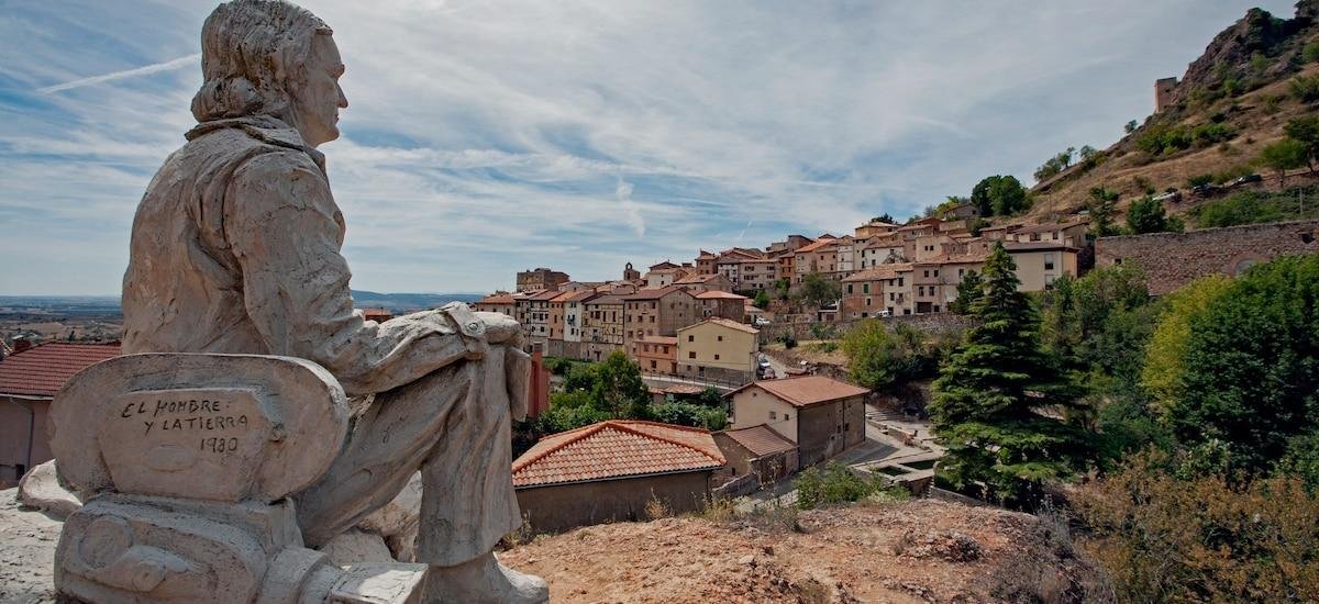 Este es el pueblo más bonito al que viajar en marzo, según el ‘National Geographic’: una villa medieval ideal para ver la floración de los almendros