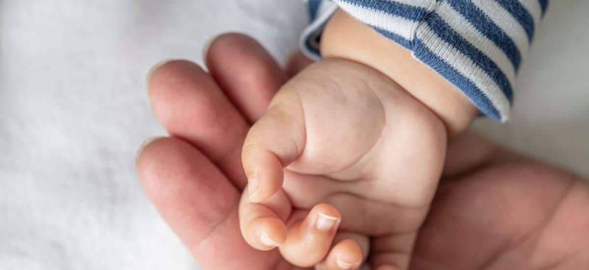 ¿Cambia el orden de los apellidos en Argentina? Qué dice la ley sobre si va primero el de la madre o el del padre - El Cronista