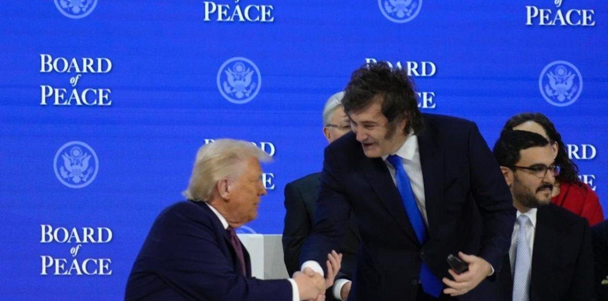Javier Milei dio otro gesto de lealtad a Donald Trump, mientras sale a la caza de inversores