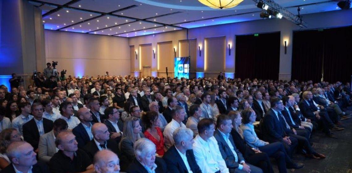 Caputo en Córdoba: Los empresarios celebraron el modelo a pesar del impacto en la actividad