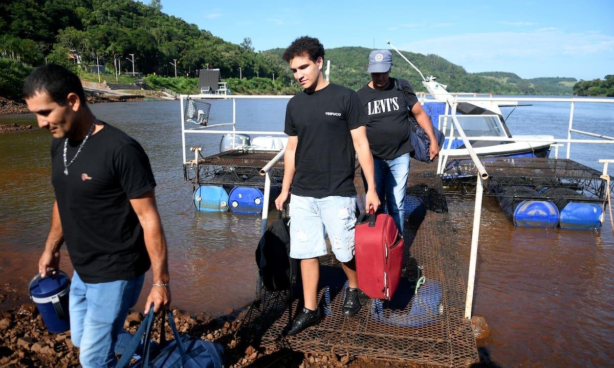 Reclutados por WhatsApp y US$30 por día: así es el mundo del éxodo de los misioneros que buscan trabajo en Brasil