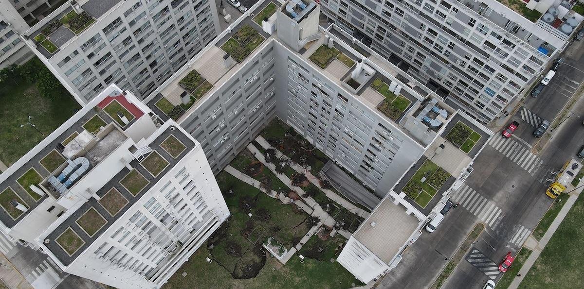 Video: así fue el momento del derrumbe del techo de un estacionamiento en Parque Patricios