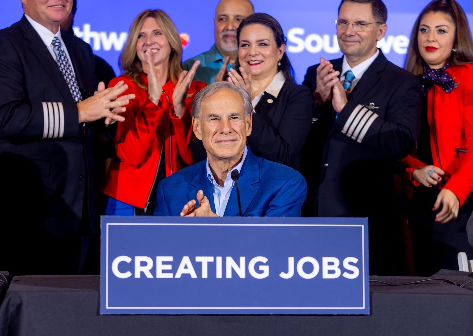 Buenas noticias en Texas: Greg Abbott nombra a esta funcionaria para administrar los fondos de desastre del estado