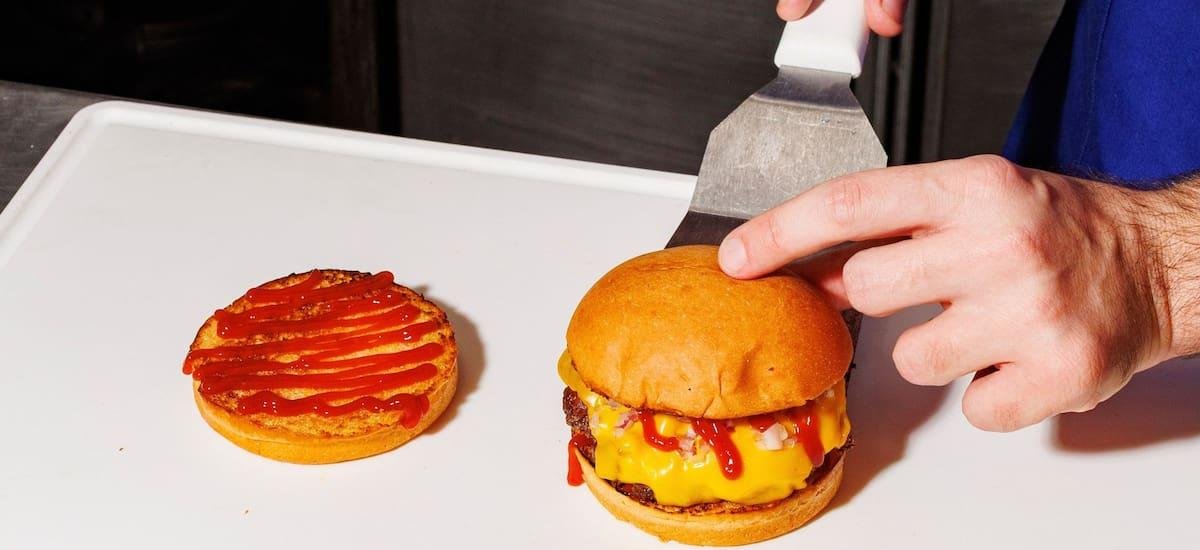 Noche de las Hamburguesas 2026: cuándo es y dónde conseguir combos al 50%