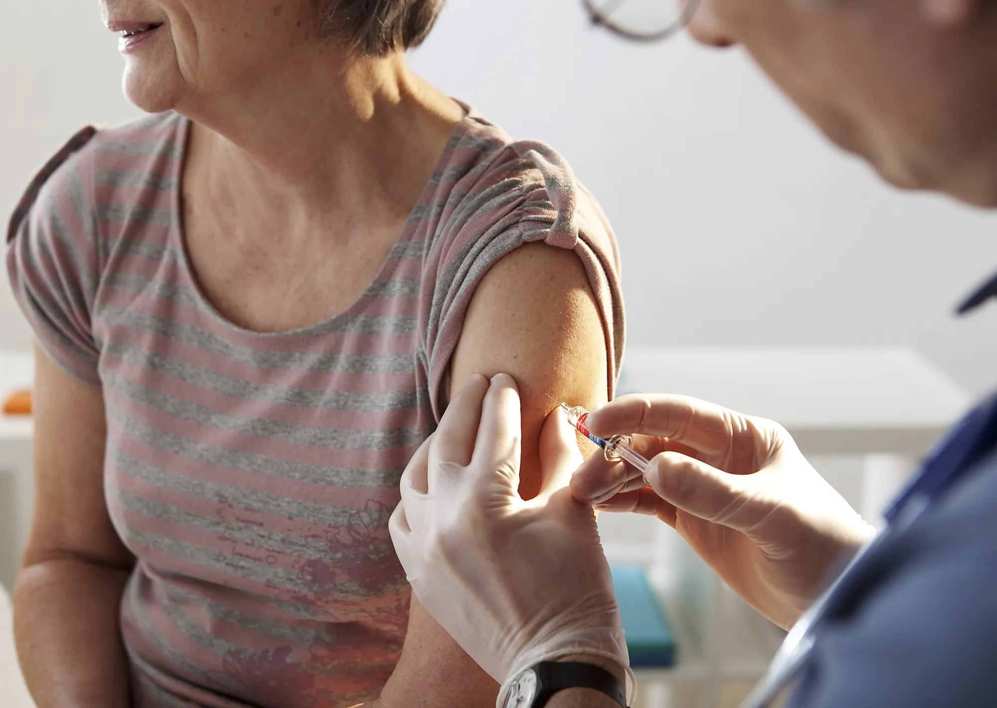 Cuándo estará disponible en las farmacias la vacuna antigripal para afiliados del PAMI y por qué se demora