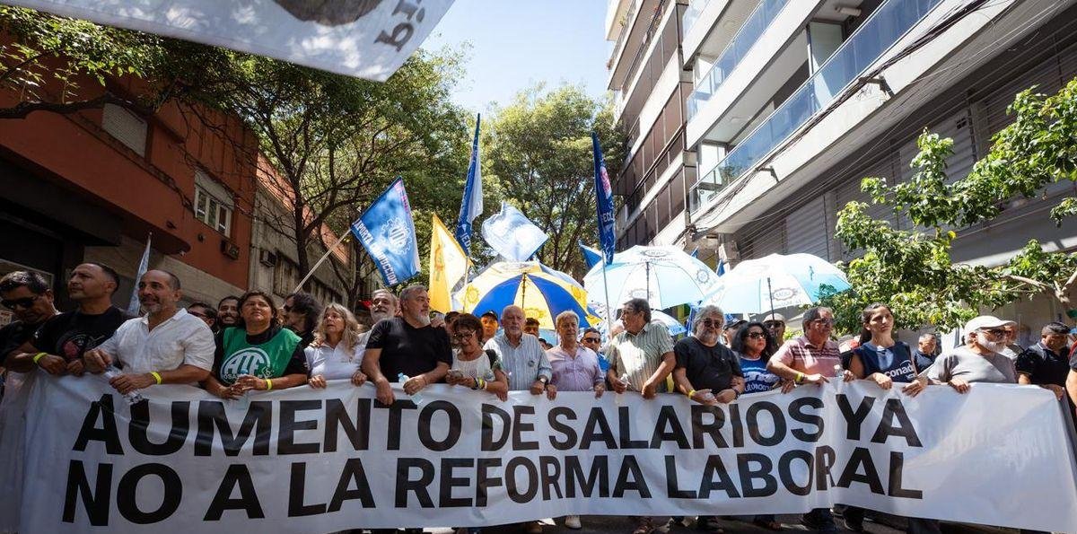 Presentan la primera demanda colectiva ante la Justicia contra la reforma laboral