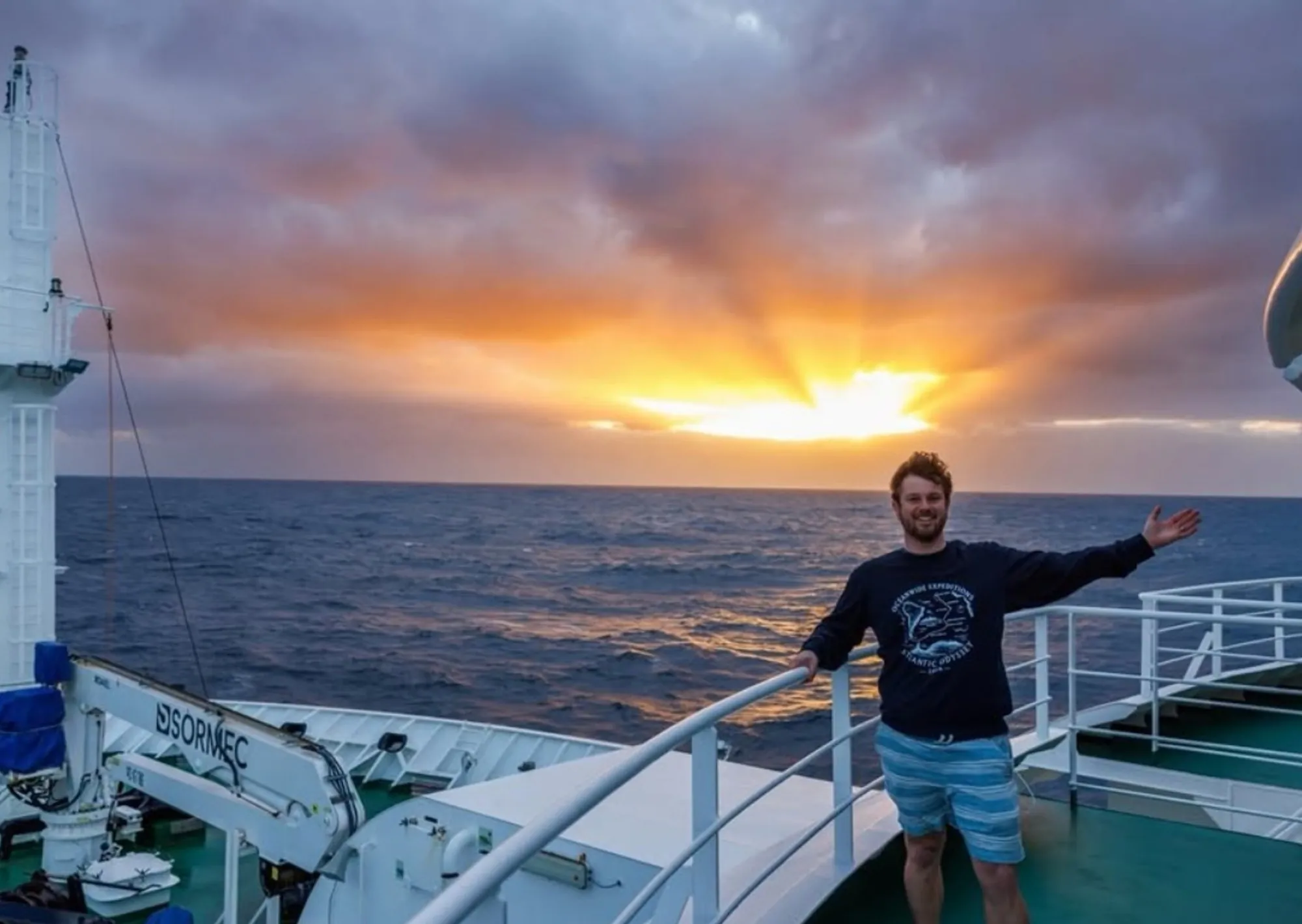 Último parte del influencer que viaja en el crucero del hantavirus: "Esperamos que comience la siguiente etapa"