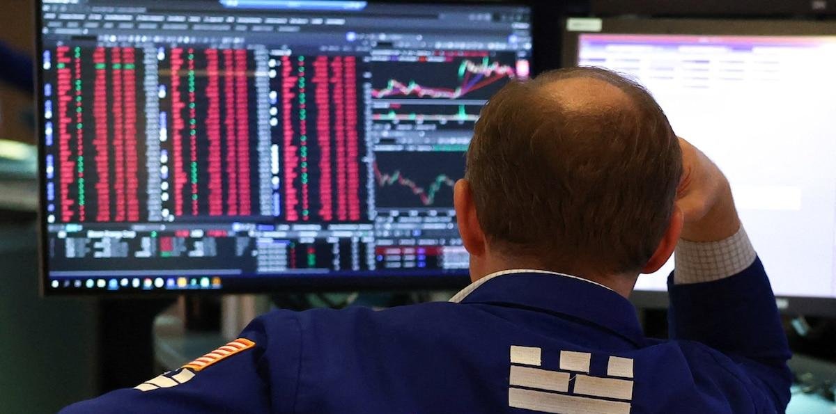 Dólar sube mientras las tensiones en Oriente Medio impulsan la huida hacia activos seguros