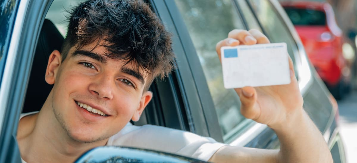 Fin de la cédula azul: cómo autorizar a otra persona a manejar tu auto - El Cronista