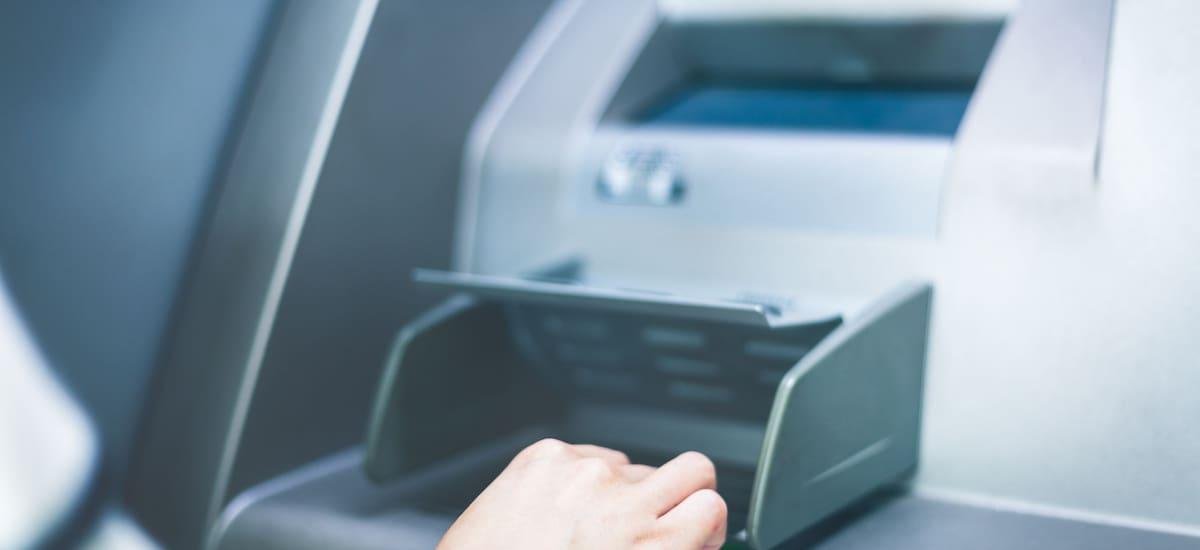 Cambian los cajeros automáticos: Hacienda multará a quienes ingresen o retiren dinero en efectivo de esta manera