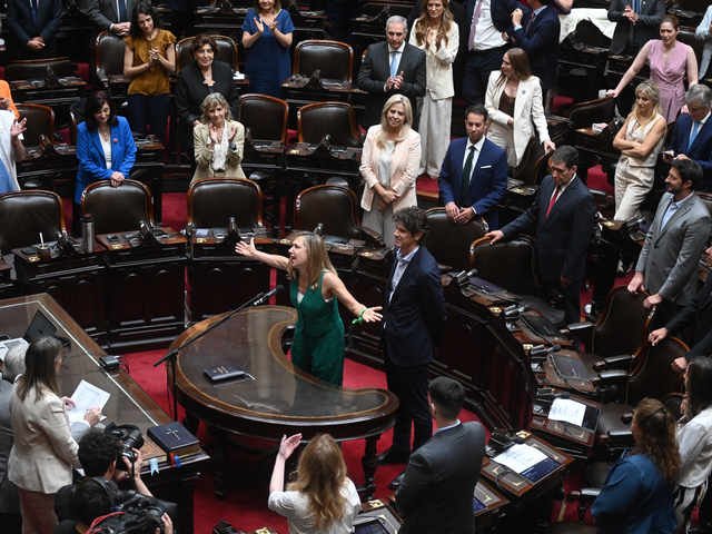 Las perlitas de la jura: los insГіlitos comentarios en la transmisiГіn oficial, los gritos de Lemoine y la arenga de Milei