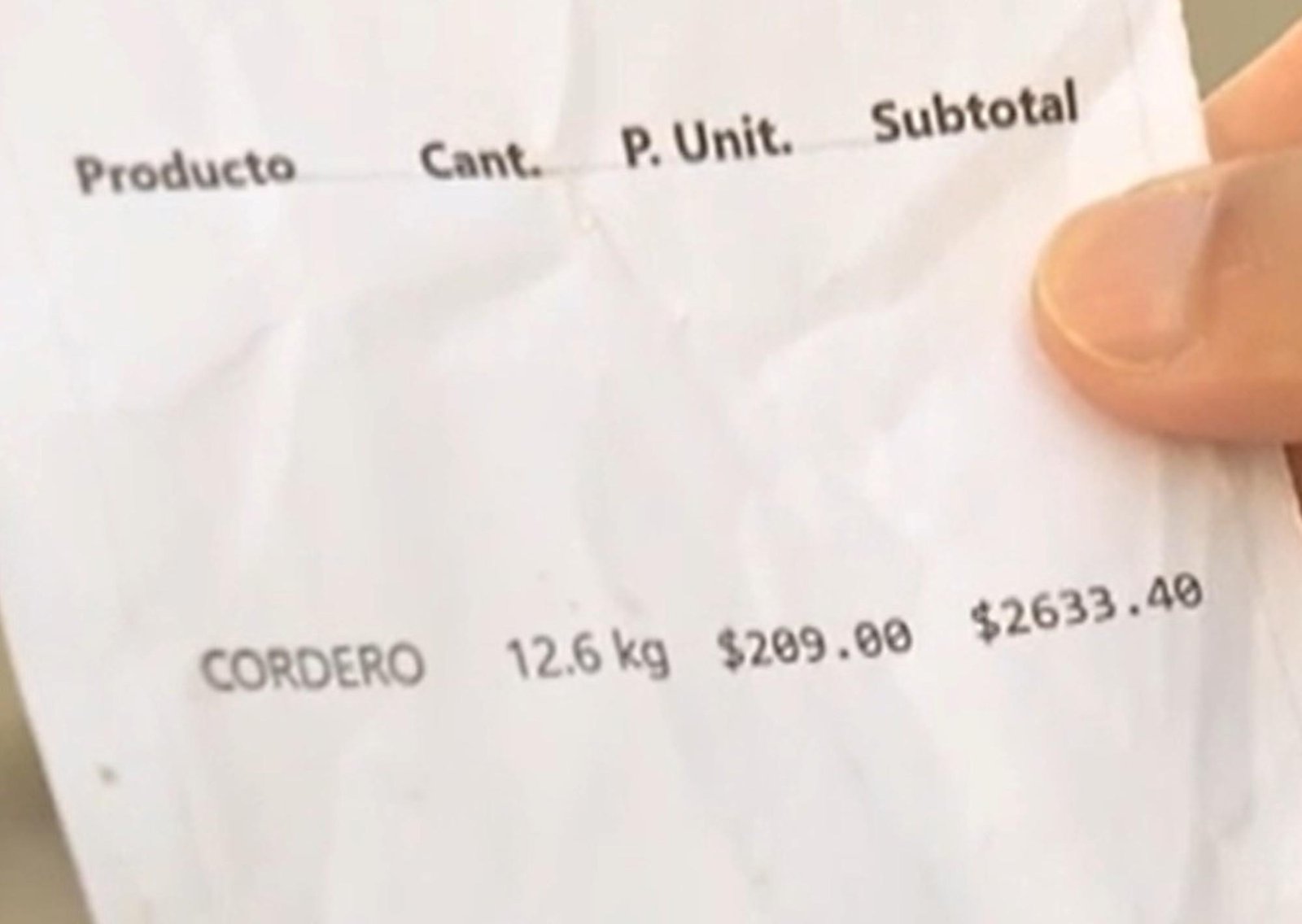 Compró un "cordero" por redes para el cumpleaños de su hijo y denunció que le llegó otro animal: “El olor era imponente"