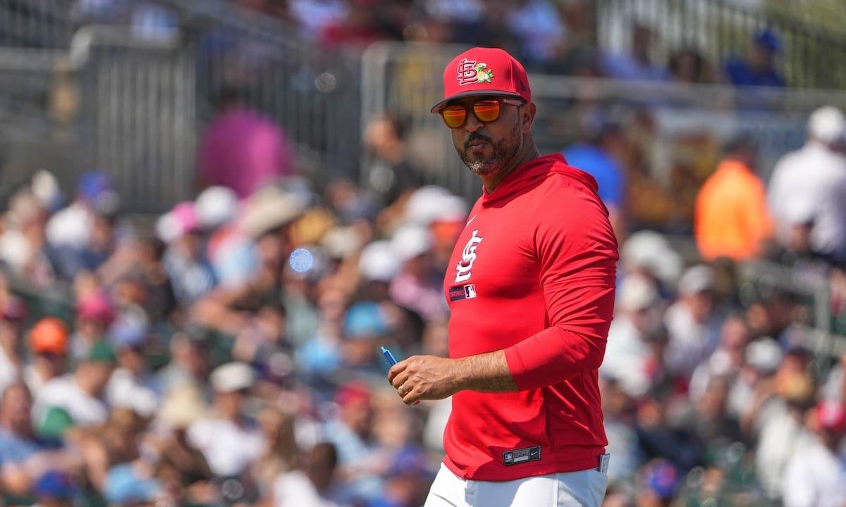 Cardenales extienden al mánager Oliver Marmol hasta 2028, con opción del club para 2029