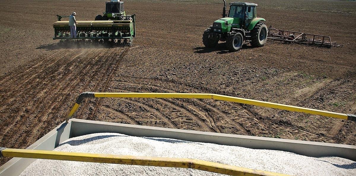 La guerra ya golpea a los fertilizantes: la urea subió hasta un 20% y el mercado quedó en pausa