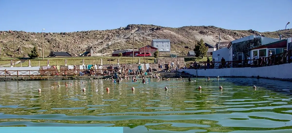 Así es la escapada a las termas que están en Neuquén y son perfectas para pasar el frío