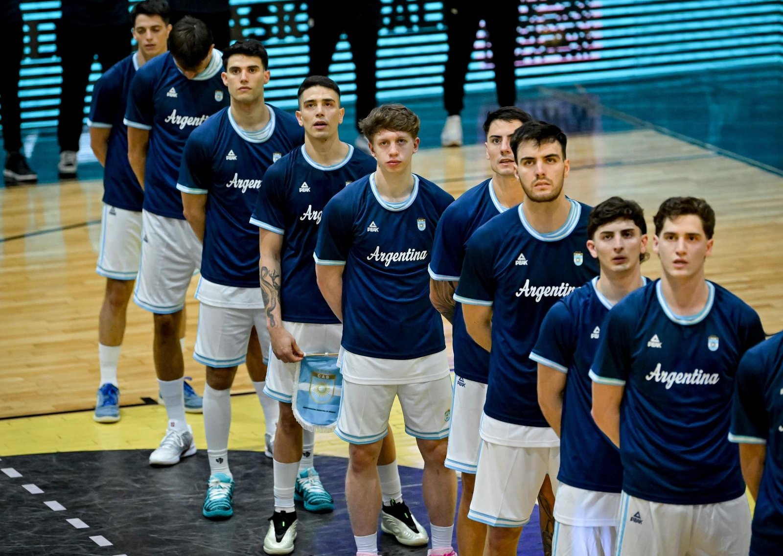 Duro golpe para la selección argentina de básquetbol: perdió ante Uruguay con un bajísimo goleo y cedió la punta en las Eliminatorias