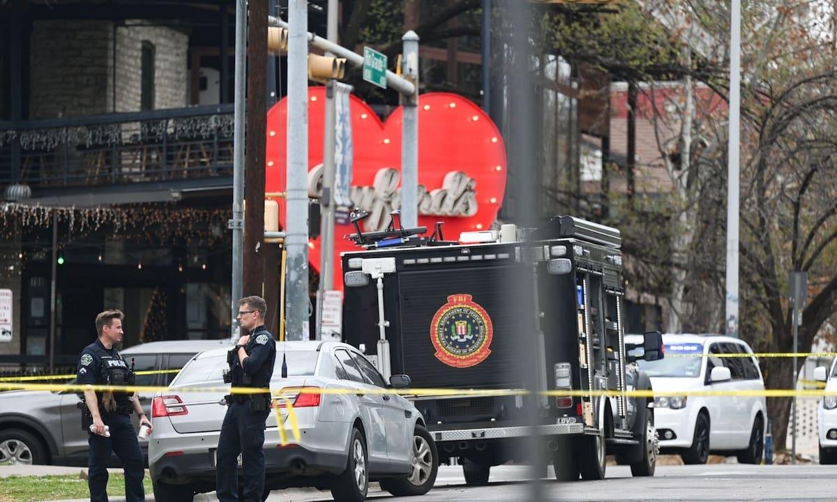 Posible ataque terrorista en EE.UU: un hombre de 53 años inició un tiroteo en un bar y mató al menos a dos personas