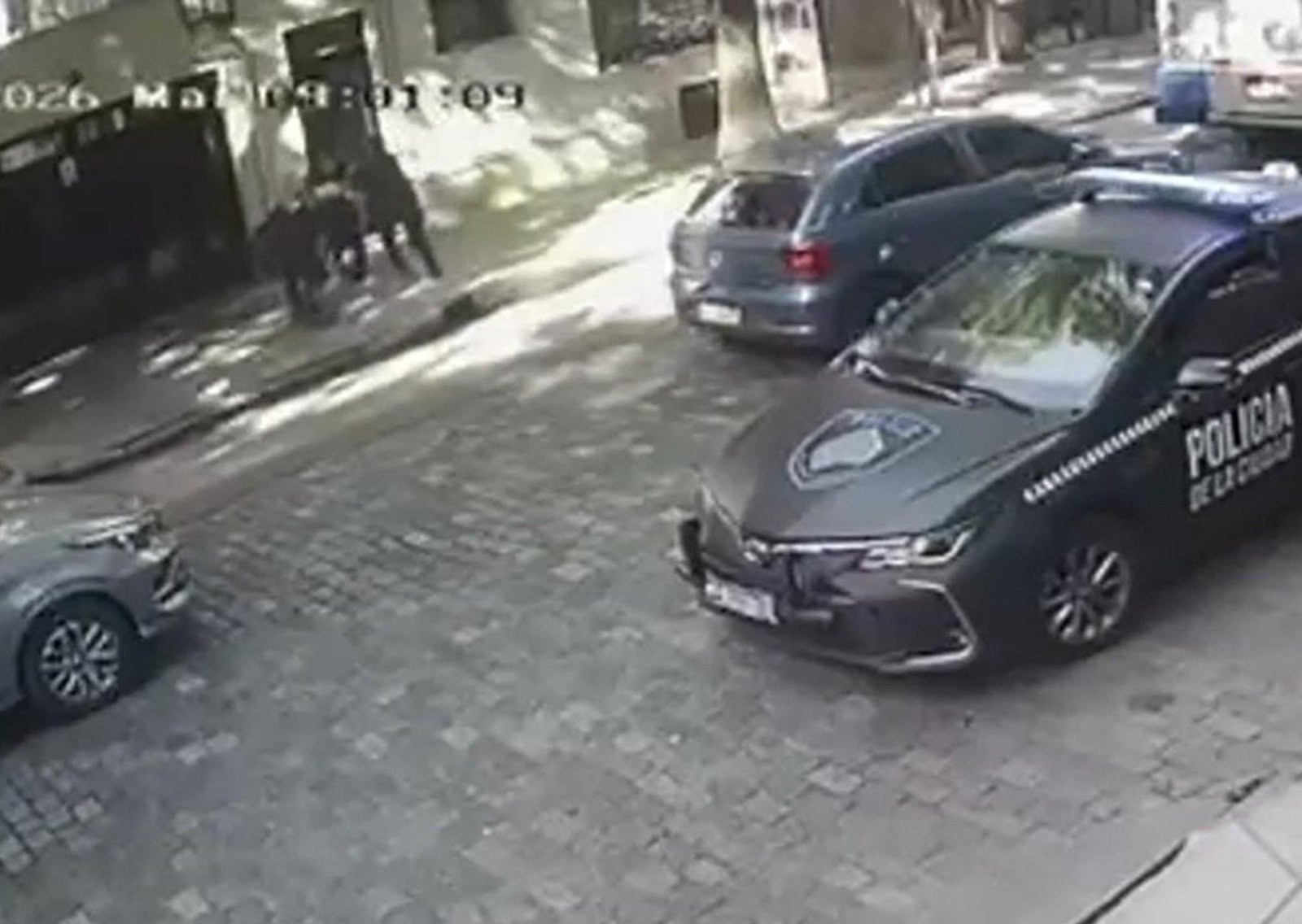 Violento asalto en Colegiales: le sacaron el auto cuando hacía gimnasia, usaron las llaves para robar en su casa y atacaron a golpes a su marido